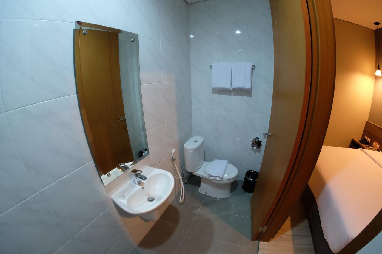 U Stay Hotel Tebet Jakarta Exteriör bild