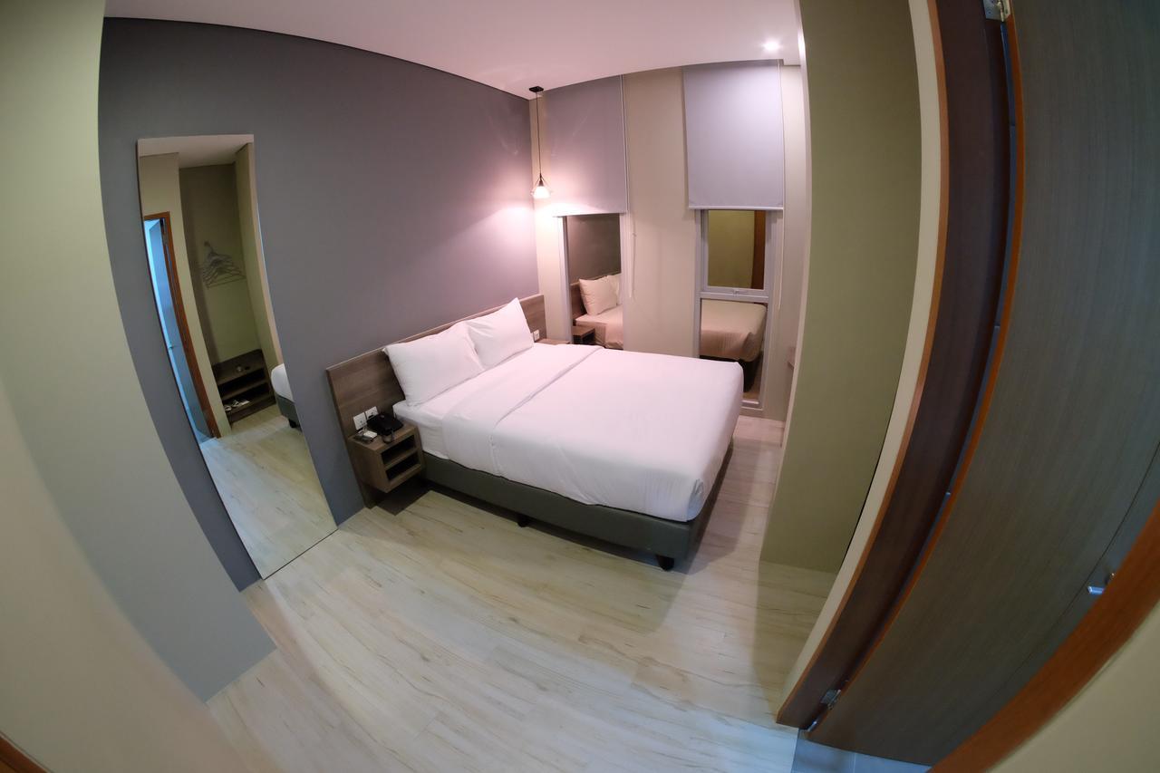 U Stay Hotel Tebet Jakarta Exteriör bild