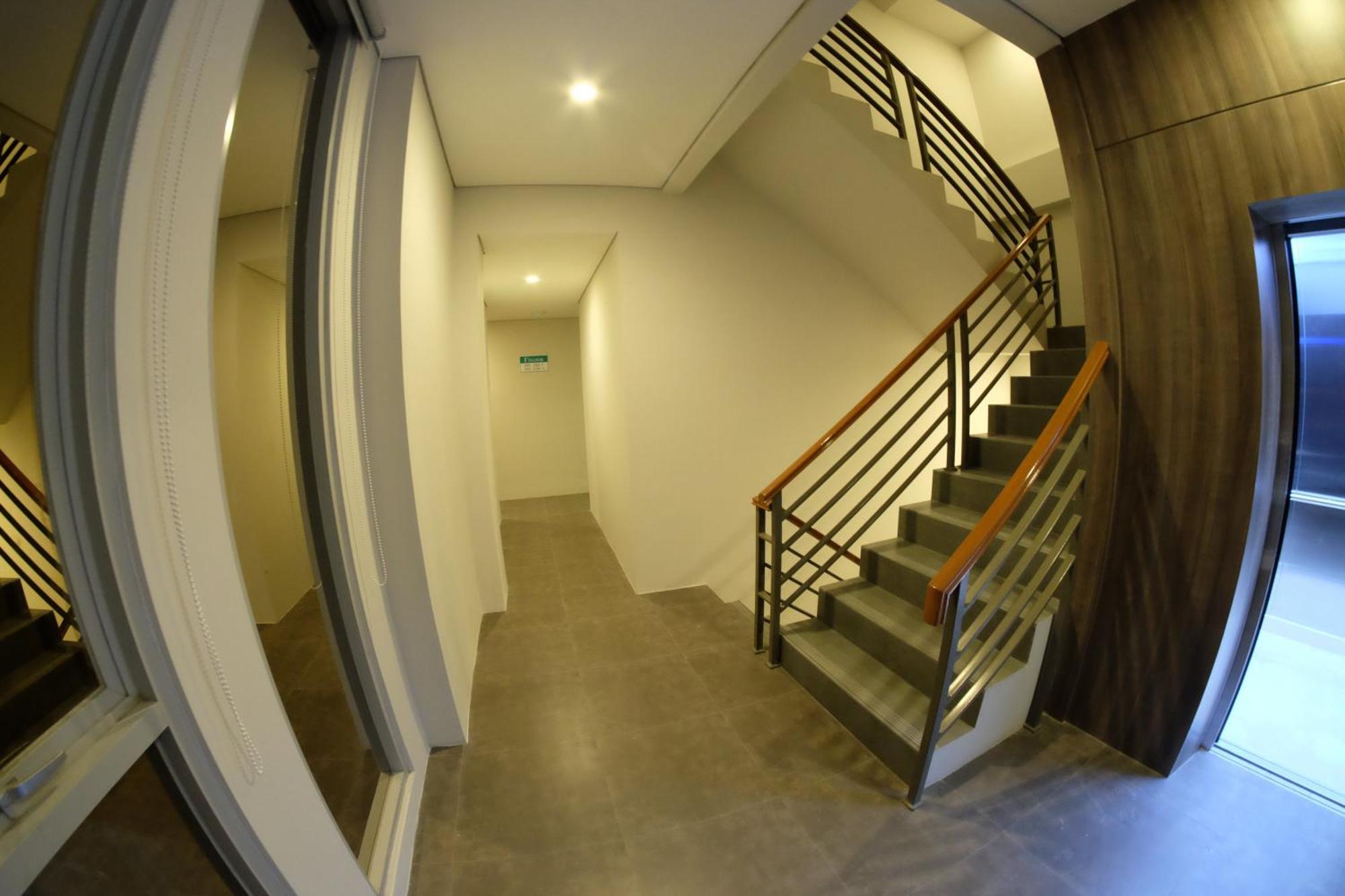 U Stay Hotel Tebet Jakarta Exteriör bild